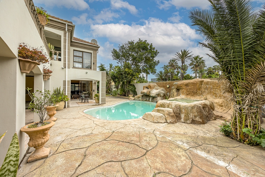 6 Bedroom Property for Sale in Sunset Beach Western Cape